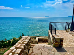 Il Mare Nel Pozzo Sperlonga Centro Storico Tutti i servizi sotto casa, a 100 mt dal mare Parcheggio multilivello adiacente, lasci la macchina e fai tutto a piedi! Sperlonga